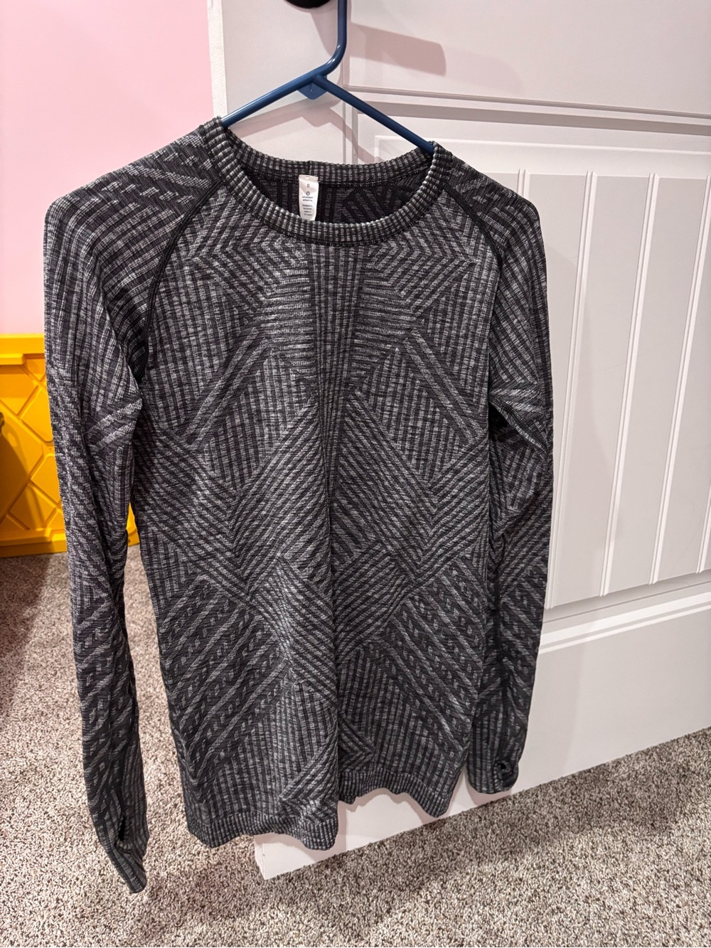 lululemon athletica Long Sleeve Crew - Charcoal Gray Geometric